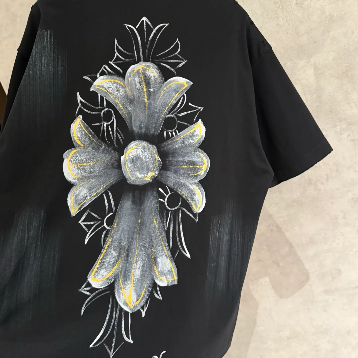 🅿️270 [Strict quality control] CH Crow Heart's new hand-painted T-shirt. Heavy 320g double yarn fabric. Washed twice. Four sides frayed. Heavy fabric. The neckline is made of icy Salona. Loose version. Deep, wide and stylish. No deformation or shrinkage. Three colors: black, white and gray. Size: M-2xl